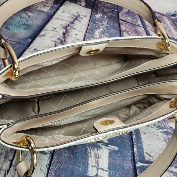 ⚠️LAST 1⚠️ Michael Kors Nicole LG Shoulder Tote - Picture 4 of 6